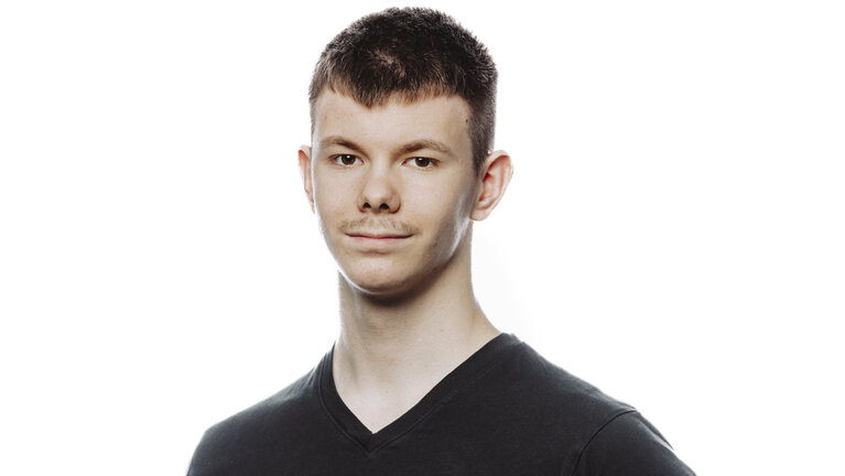 Daniel Cotelea Portrait von Daniel Cotelea - Auszubildende Kfz-Mechatroniker bei Autowelt Schmidt in Dortmund